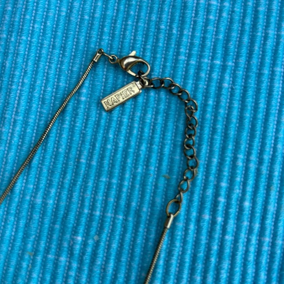 NAPIER necklace and hoop earring lot Elegant Jewelry - Picture 3 of 5